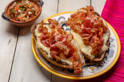 Molletes Salados